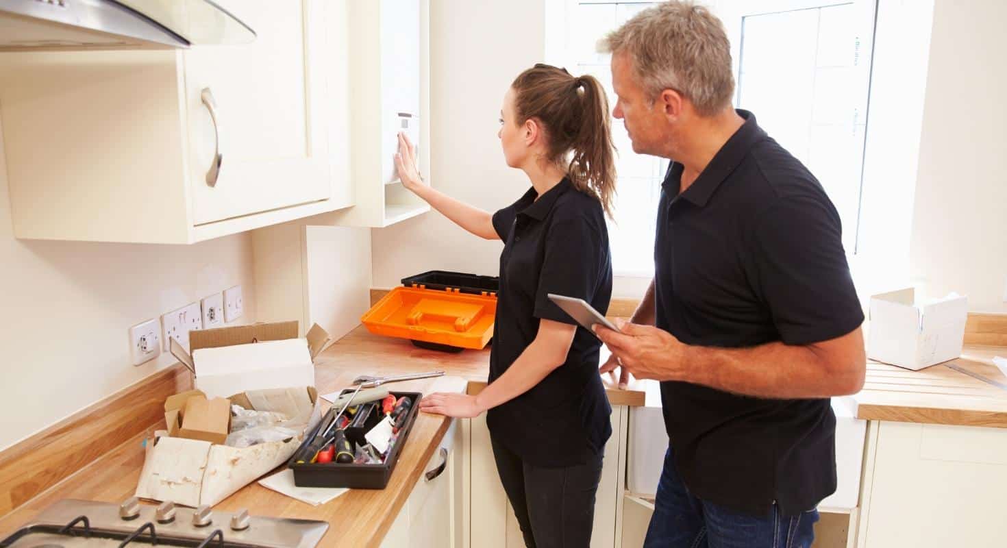 Public Adjuster helping a woman asses their insurance claims